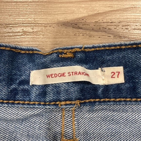 LEVI’S wedgie straight cut off jean shorts - Picture 3 of 6